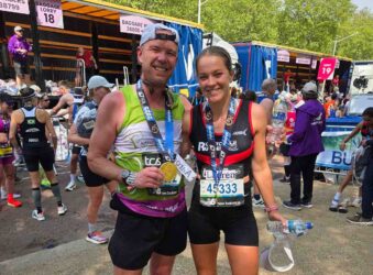 2 runners with medals
