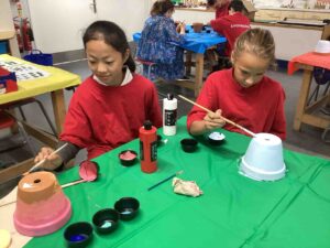 Children painting 
