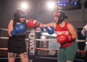 2 female boxers in the ring 